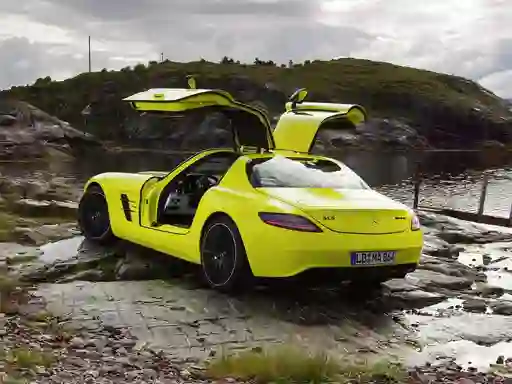Permainan Mercedes-Benz SLS E-Cell Puzzle secara online